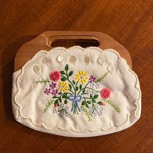 Vintage Embroidered Floral Handbag with Wooden Handle